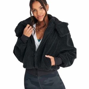 Alo Yoga Foxy Sherpa Jacket in Black size M